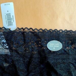 GAP NWT SUPER SOFT LACE TANGA